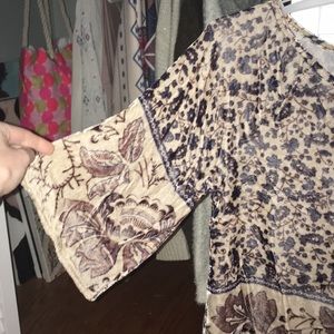 URBAN OUTFITTERS - cute printed top!!